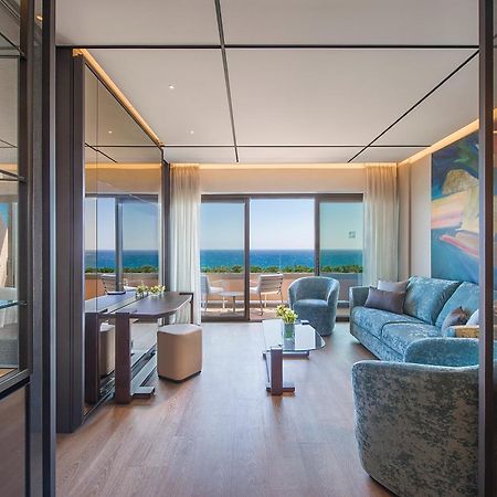 Four Seasons Hotel Agios Tychonas Cameră foto The interior of a suite