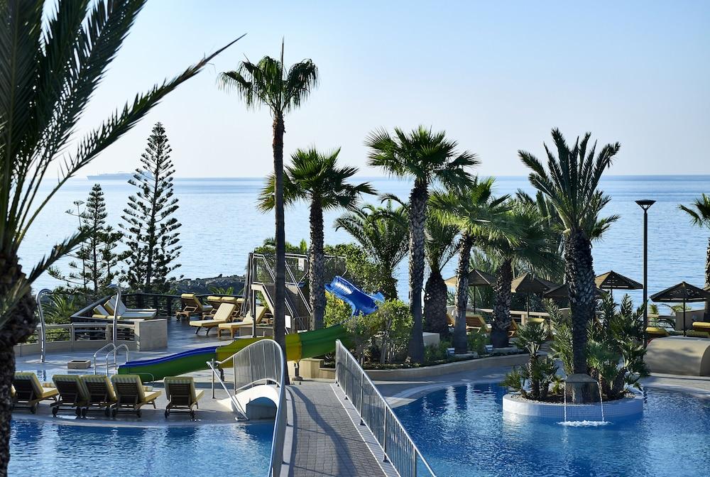 Four Seasons Hotel Agios Tychonas Exterior foto The resort's swimming pool