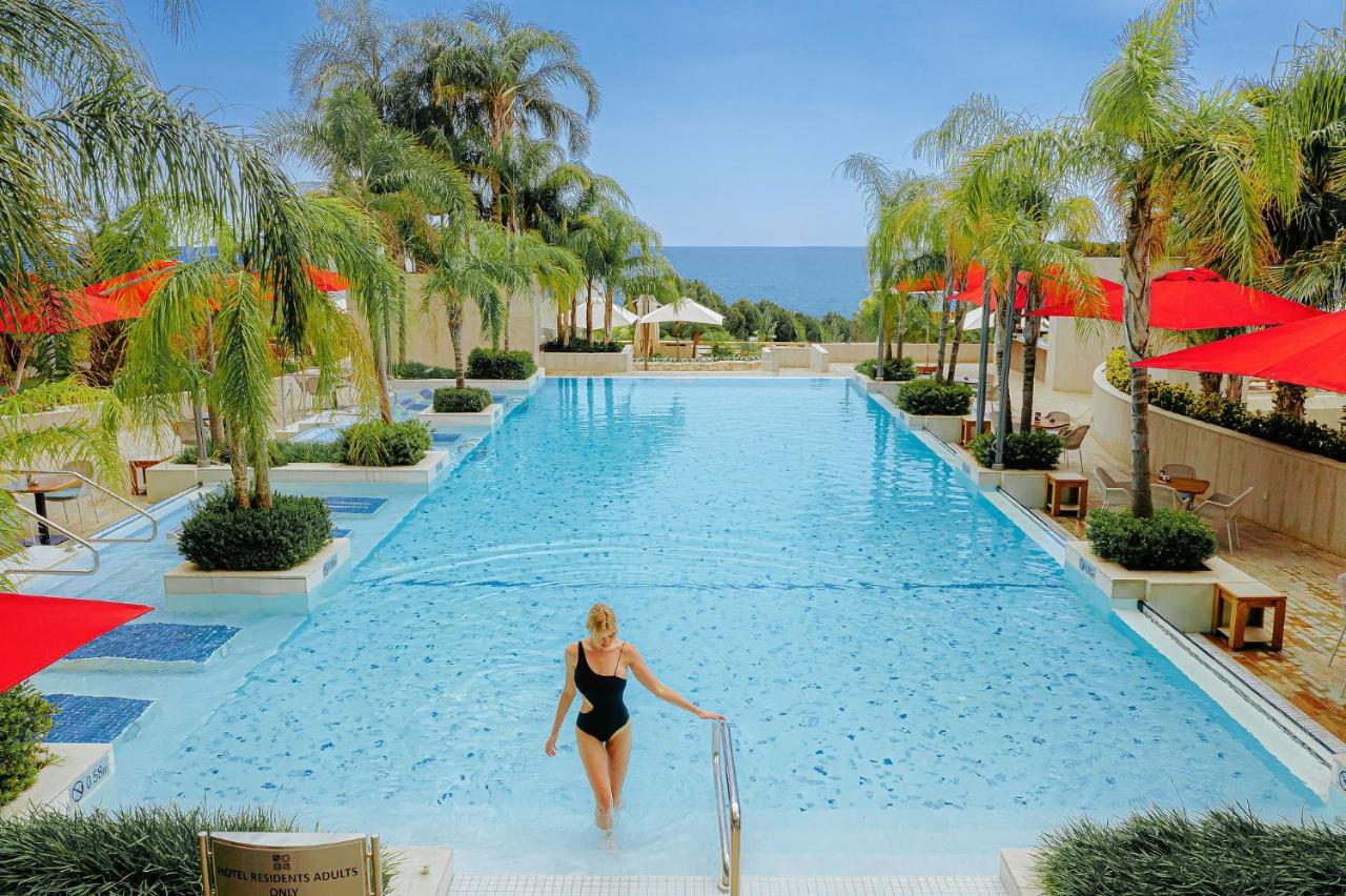 Four Seasons Hotel Agios Tychonas Exterior foto The pool at the resort
