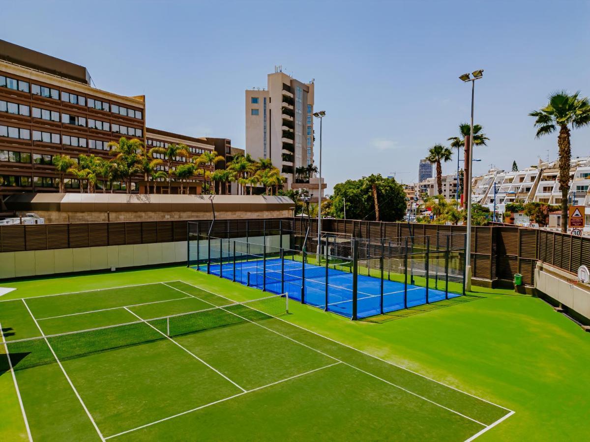 Four Seasons Hotel Agios Tychonas Exterior foto Tennis and paddle tennis courts