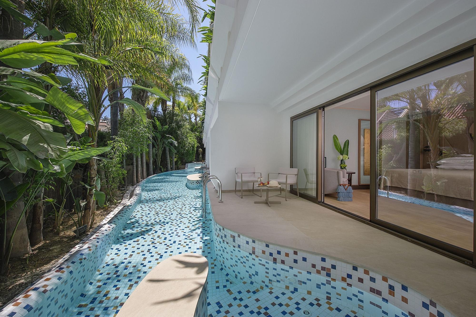 Four Seasons Hotel Agios Tychonas Exterior foto The swimming pool at the hotel