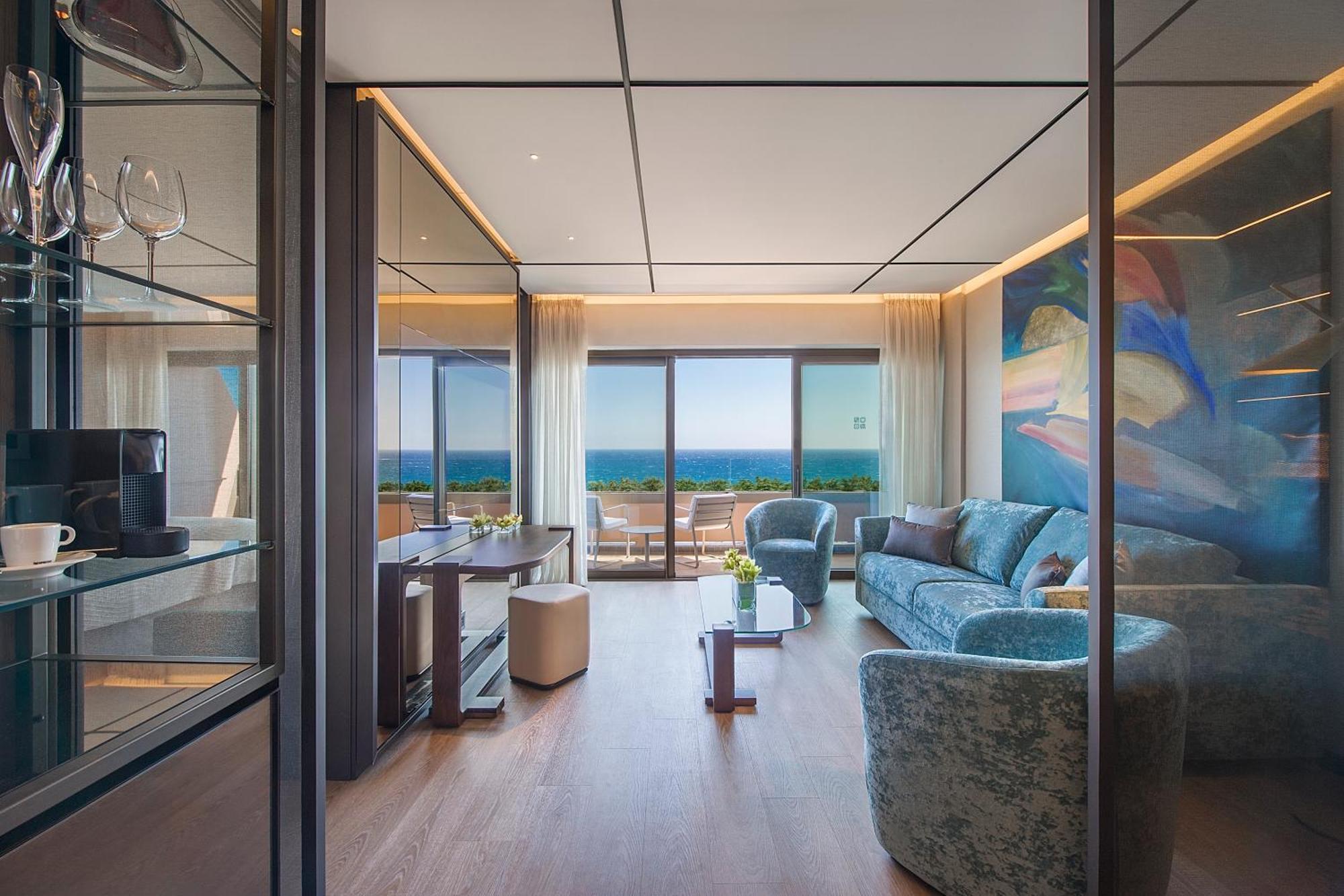 Four Seasons Hotel Agios Tychonas Cameră foto The interior of a suite