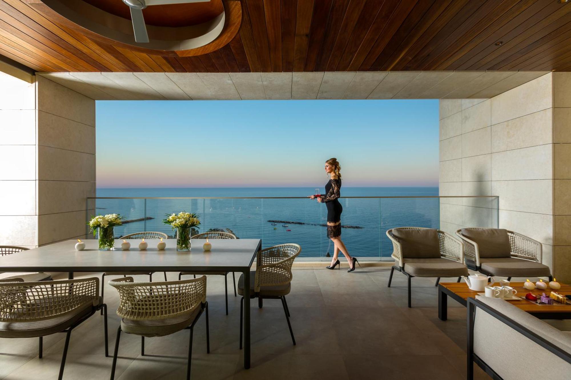 Four Seasons Hotel Agios Tychonas Exterior foto The Ritz-Carlton, Maldives
