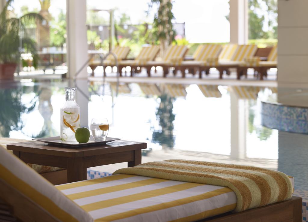 Four Seasons Hotel Agios Tychonas Exterior foto The pool at the hotel