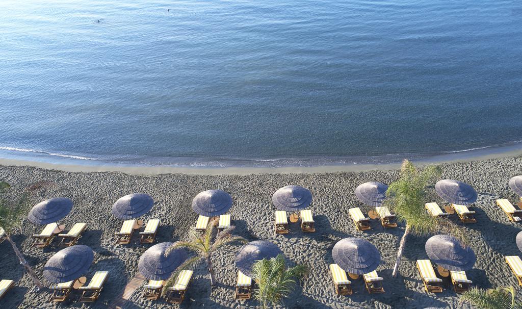 Four Seasons Hotel Agios Tychonas Exterior foto The beach of Perissa