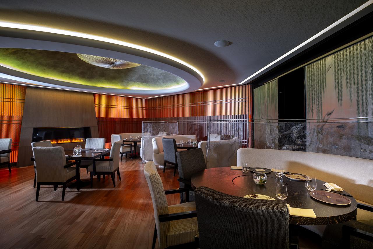 Four Seasons Hotel Agios Tychonas Exterior foto The interior of the restaurant