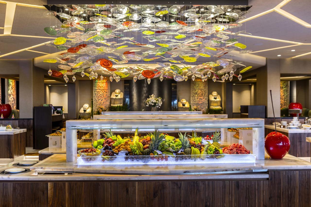 Four Seasons Hotel Agios Tychonas Exterior foto The buffet at the restaurant